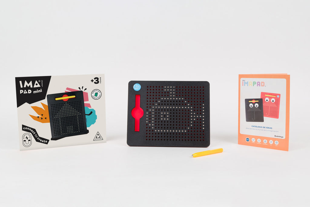 Imapad mini negro, detalle de la superficie y bolitas magnéticas, dibujo con lápiz magnético