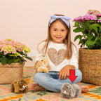 Peluche Tiny Bunny 18 Hermann Teddy en escena, referencia de tamaño y suavidad del peluche