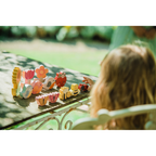 Juego Jardín de madera para apilar, foto lifestyle con piezas en uso y juego imaginativo